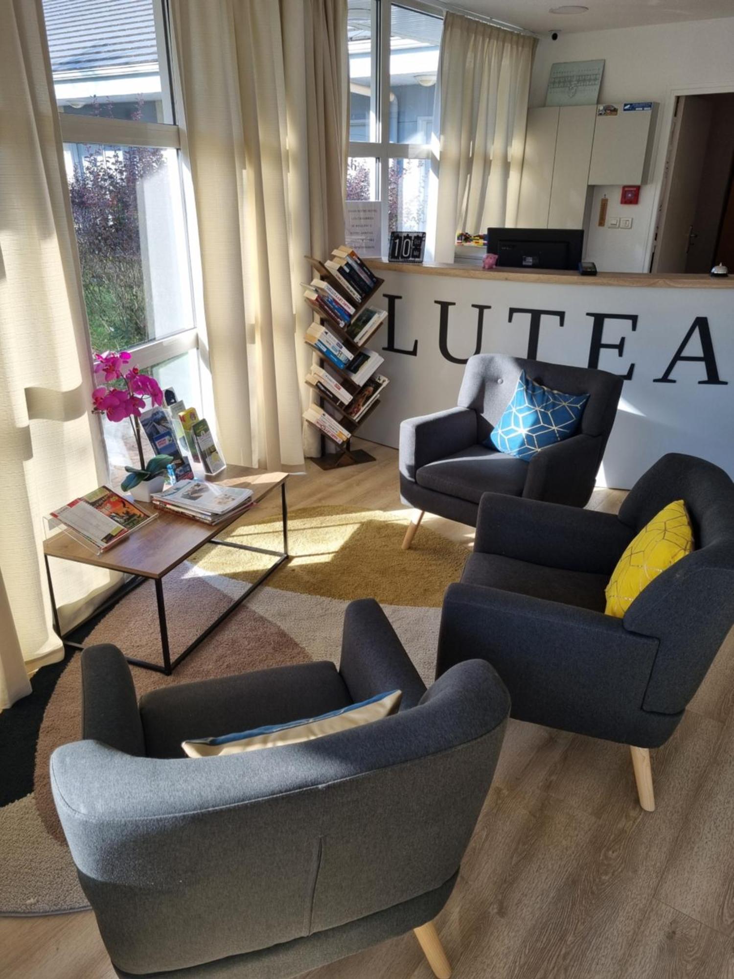 The Originals Access, Hotel Le Lutea Riom-es-Montagnes Bagian luar foto